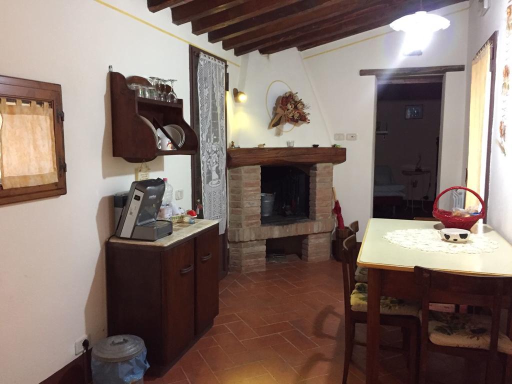 Agriturismo Torrenieri Da Alessandro Пиенца Экстерьер фото